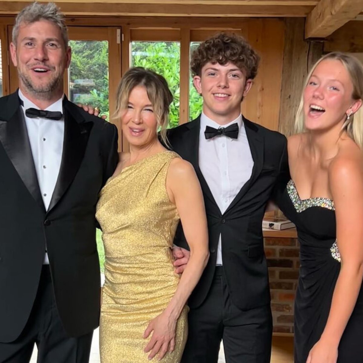 レネー・ゼルウィガー、交際相手の子どもたちと一緒の写真を投稿！