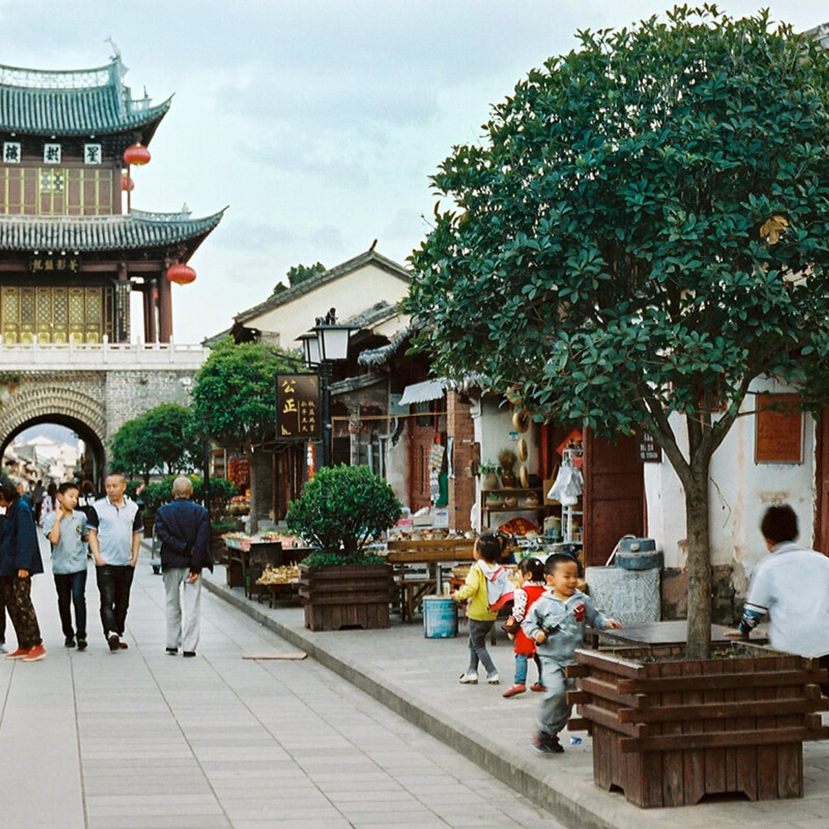 中国の山岳地帯にある小さな田舎町の、人々の暮らしに触れる旅。