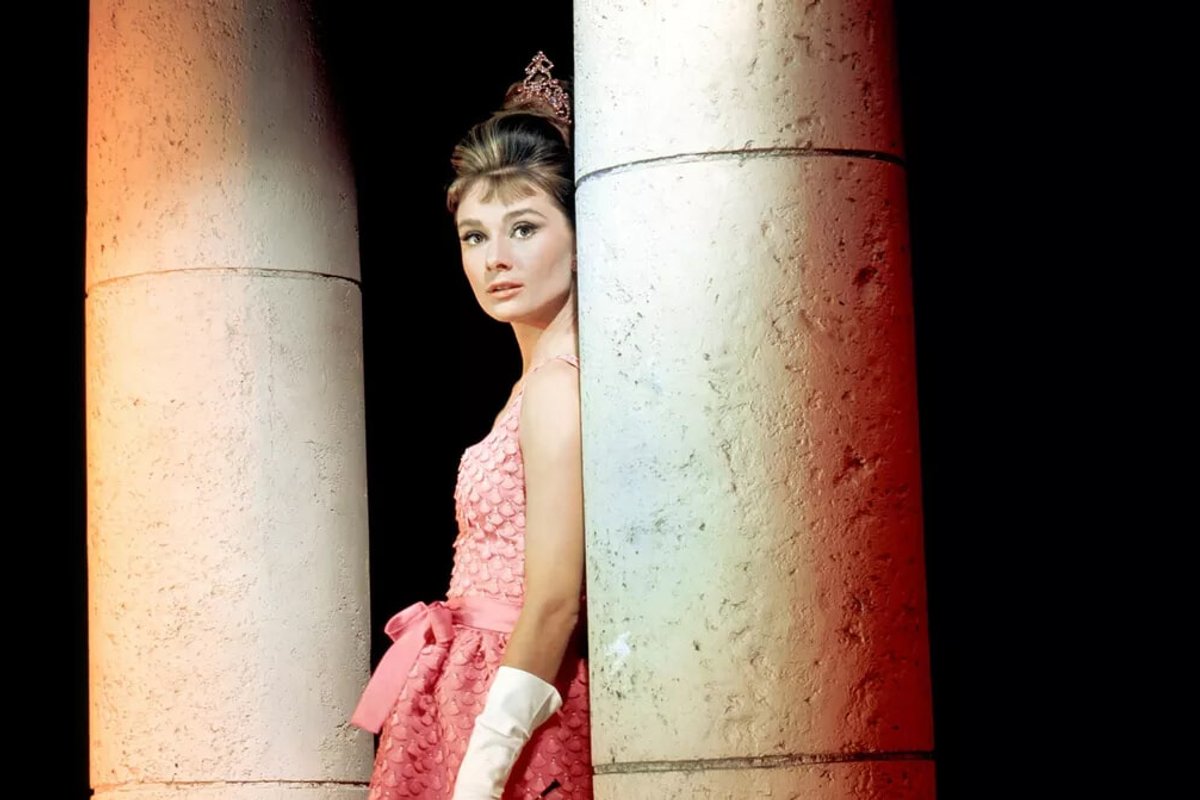 230824-audrey-hepburn-ogp-2.jpg