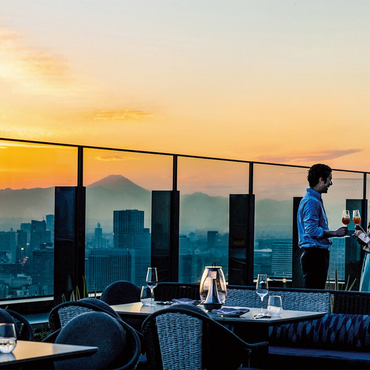 仲間と楽しみたい、運気アップのテラス席。