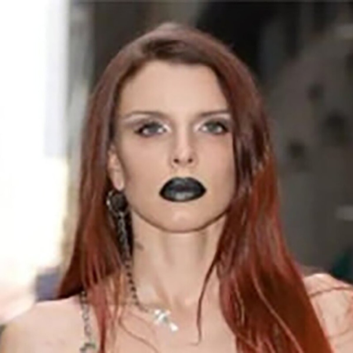 ジュリア・フォックス、過激なファッションでNYに登場。