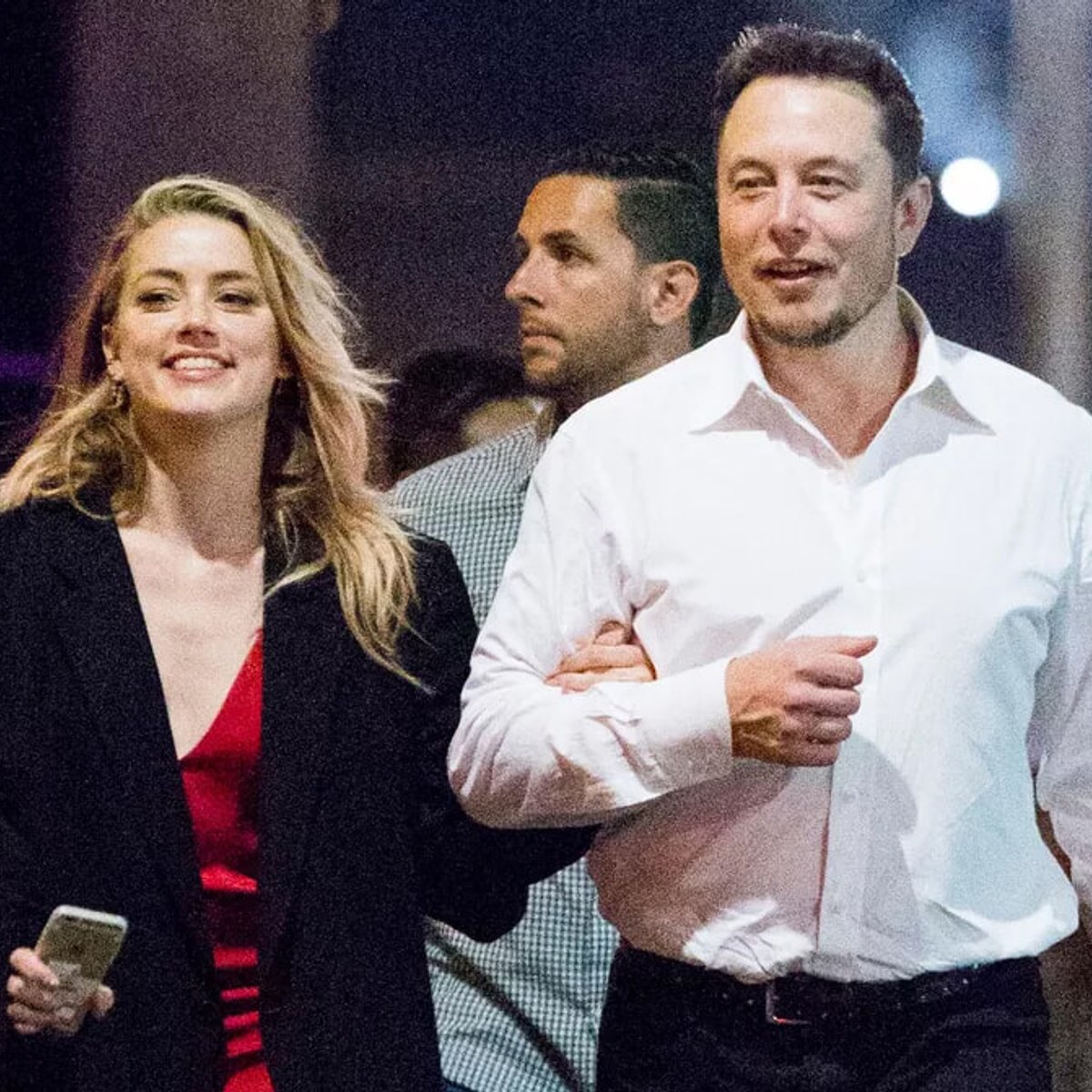 イーロン・マスク、元恋人アンバー・ハードに着せたコスプレ画像を投稿。