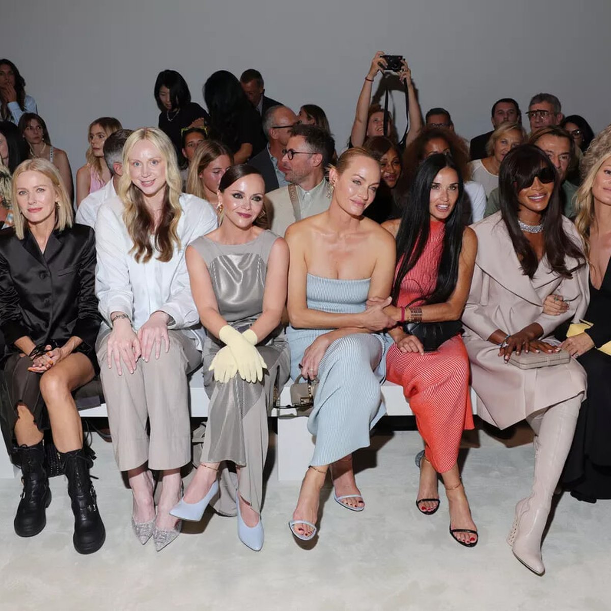 フェンディのショーの最前列に現れたレジェンドモデルたち。