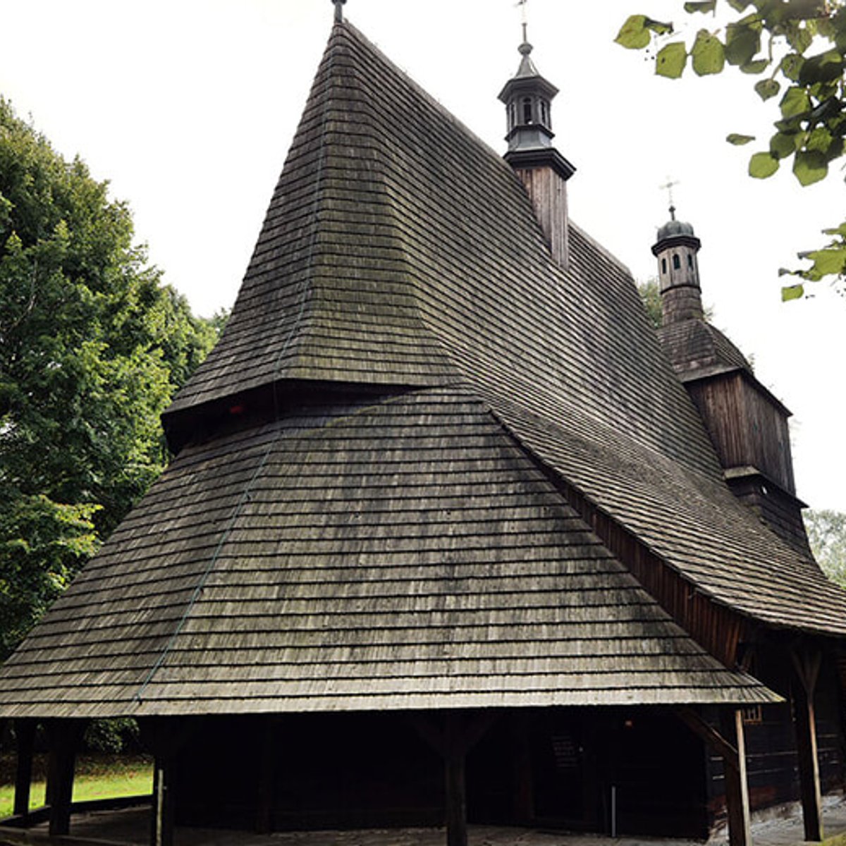 ポーランドでめぐる、聖なる木造教会。
