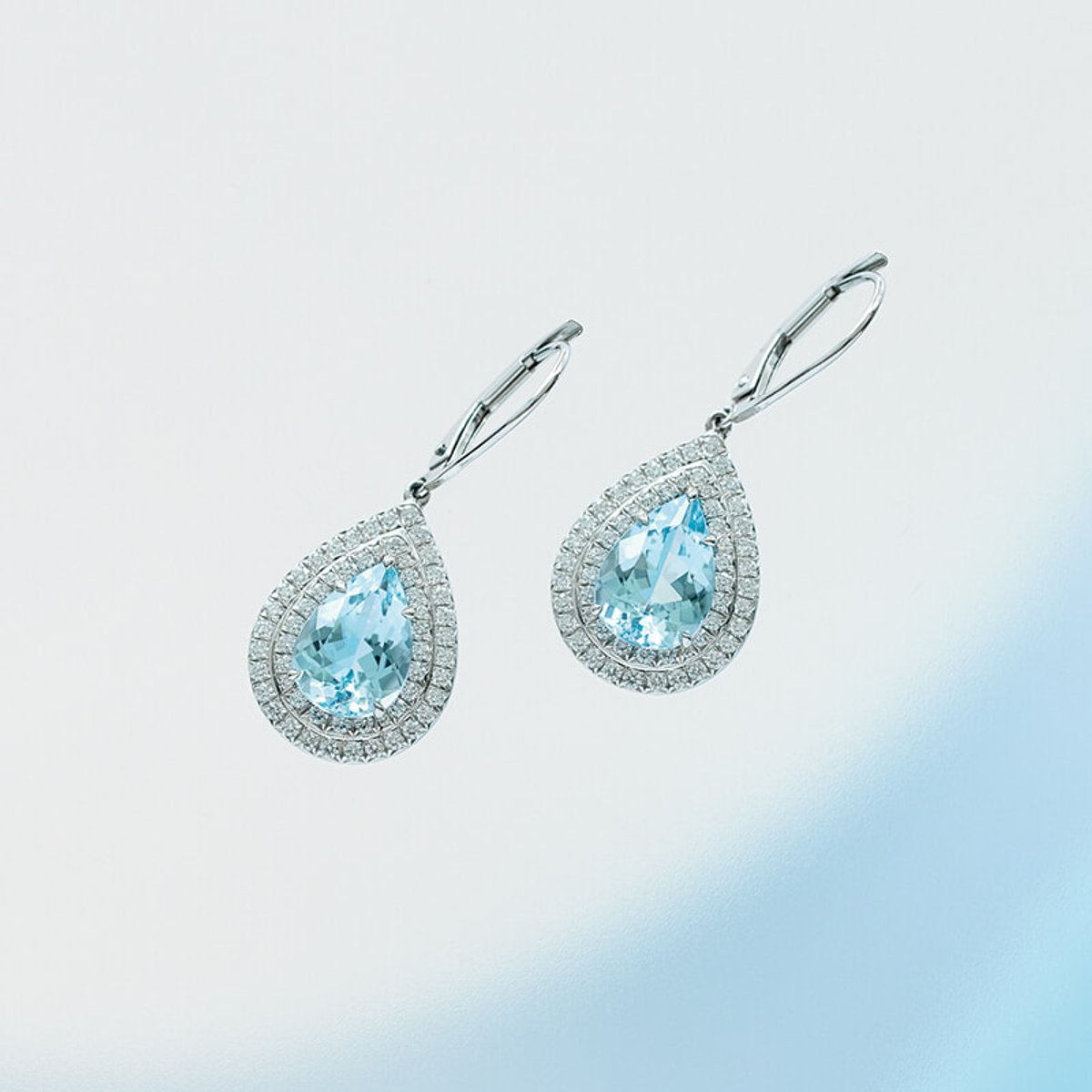 次のステージへ誘うストーン、アクアマリン。