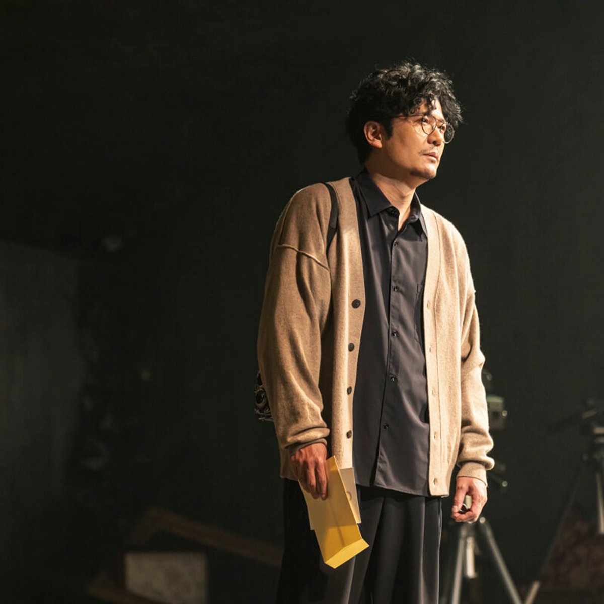 俳優・稲垣吾郎、鬱々とした日々をおくる孤独のカメラマンに。舞台『多重露光』が開幕！