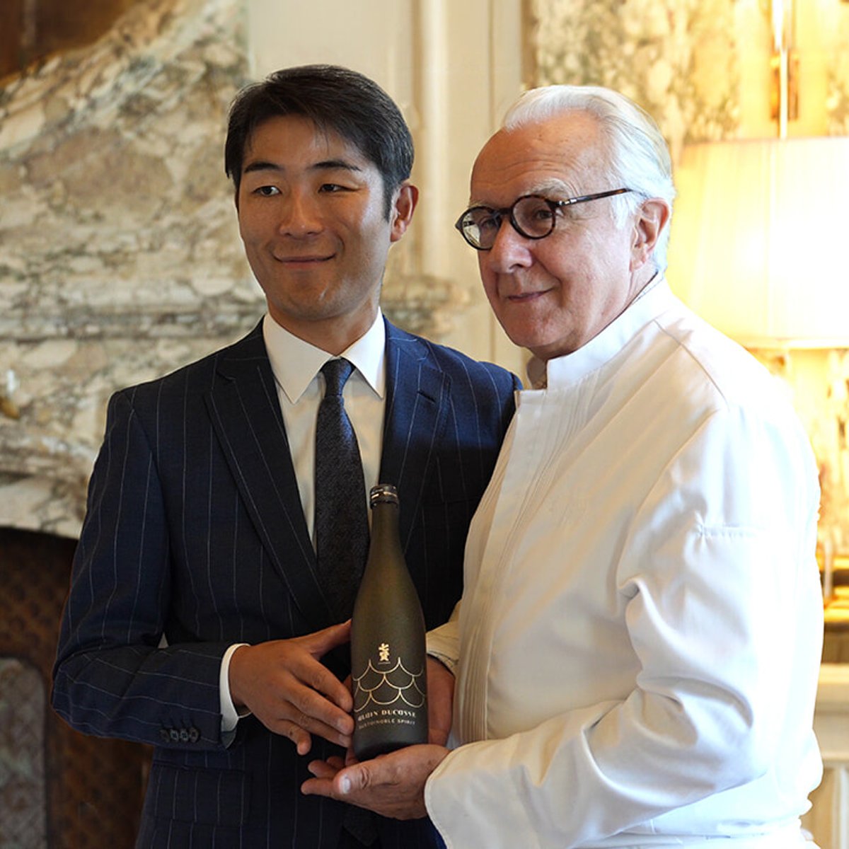 アラン・デュカスと老舗酒蔵が放つ、サステイナブルなスピリッツ。