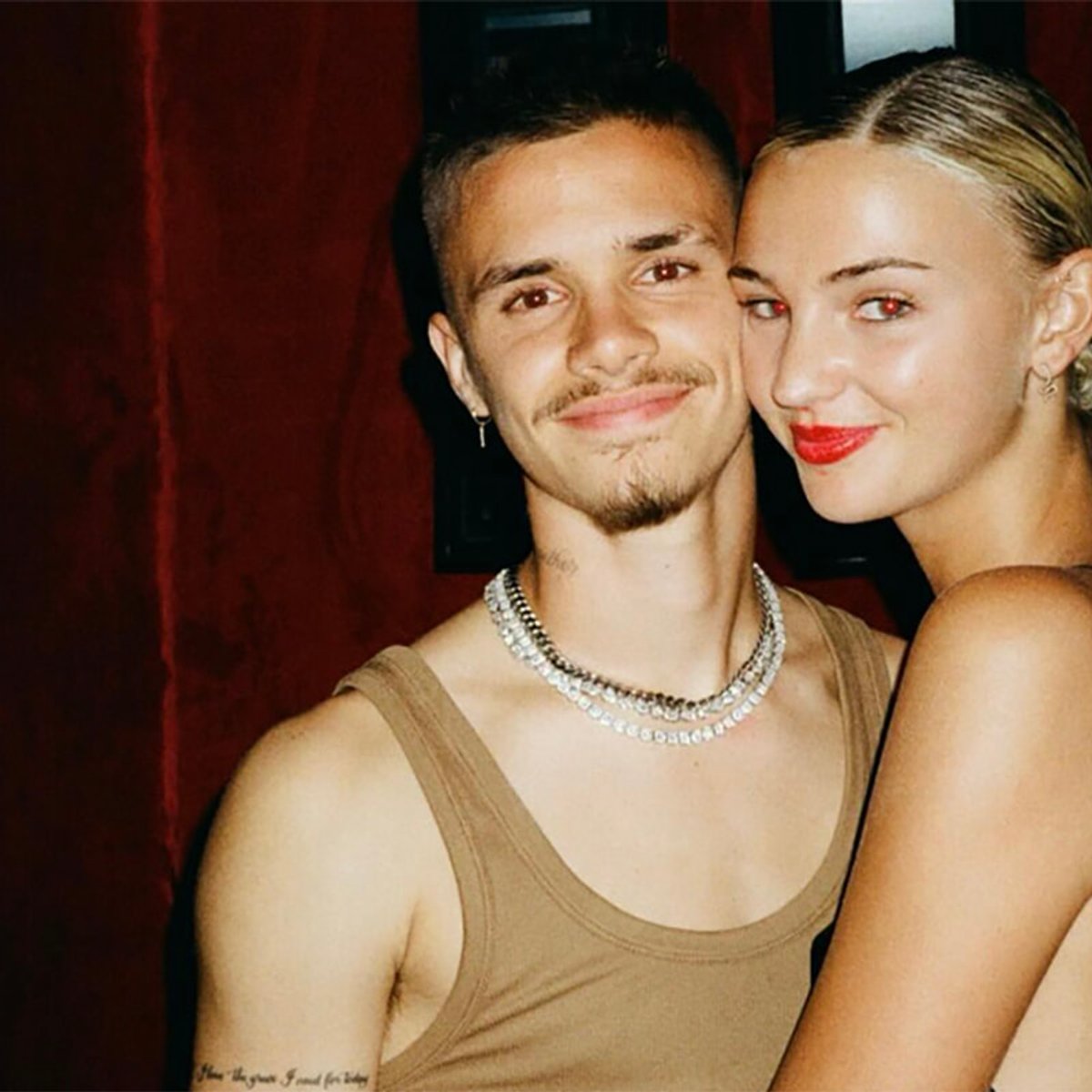 デビッド・ベッカムの次男ロメオ、2000年代の父親そっくりなファッションで登場！