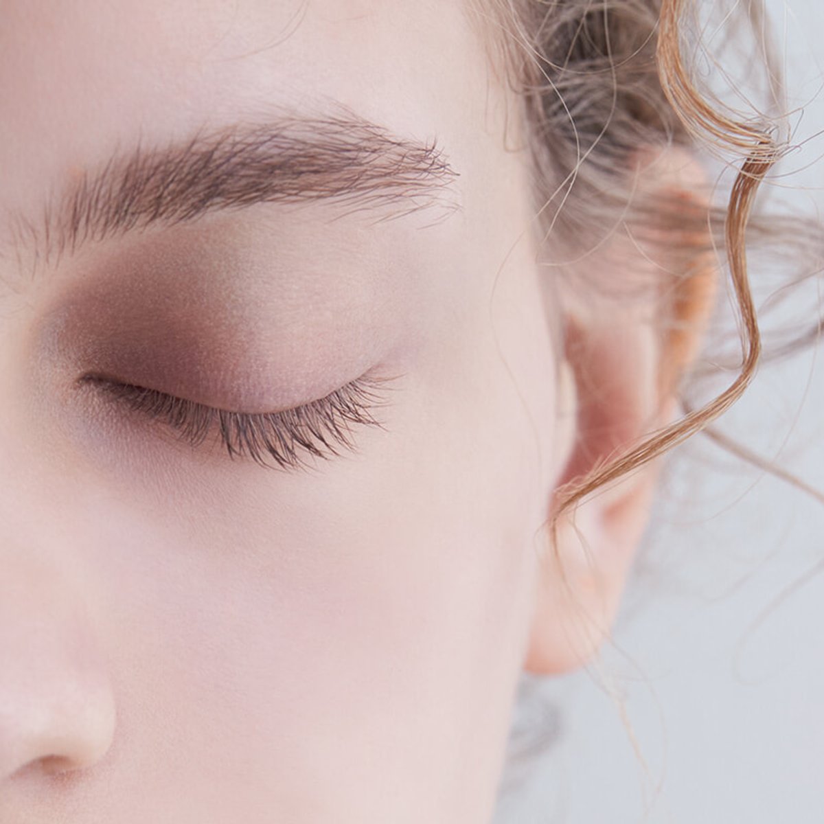 高性能なスキンケアで、メイク前に輝きを仕込む。