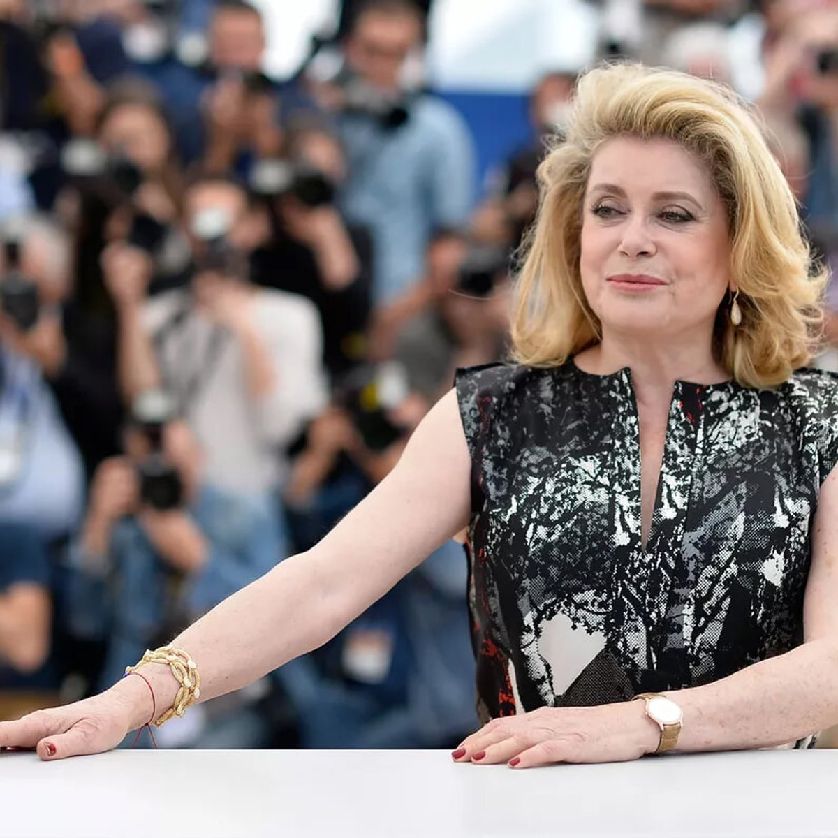231024-catherine-deneuve-1x1-2.jpg