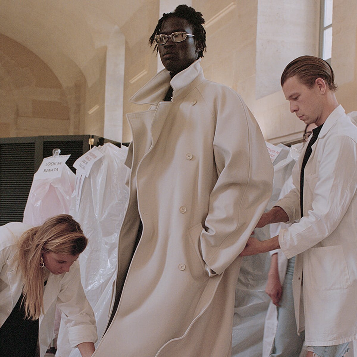 バレンシアガクチュール、制作の裏側に迫るスペシャル動画も。