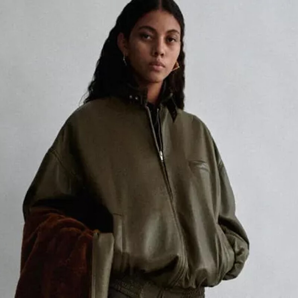 フィービー・ファイロ待望のファースト・コレクション、販売開始1日で完売間近！