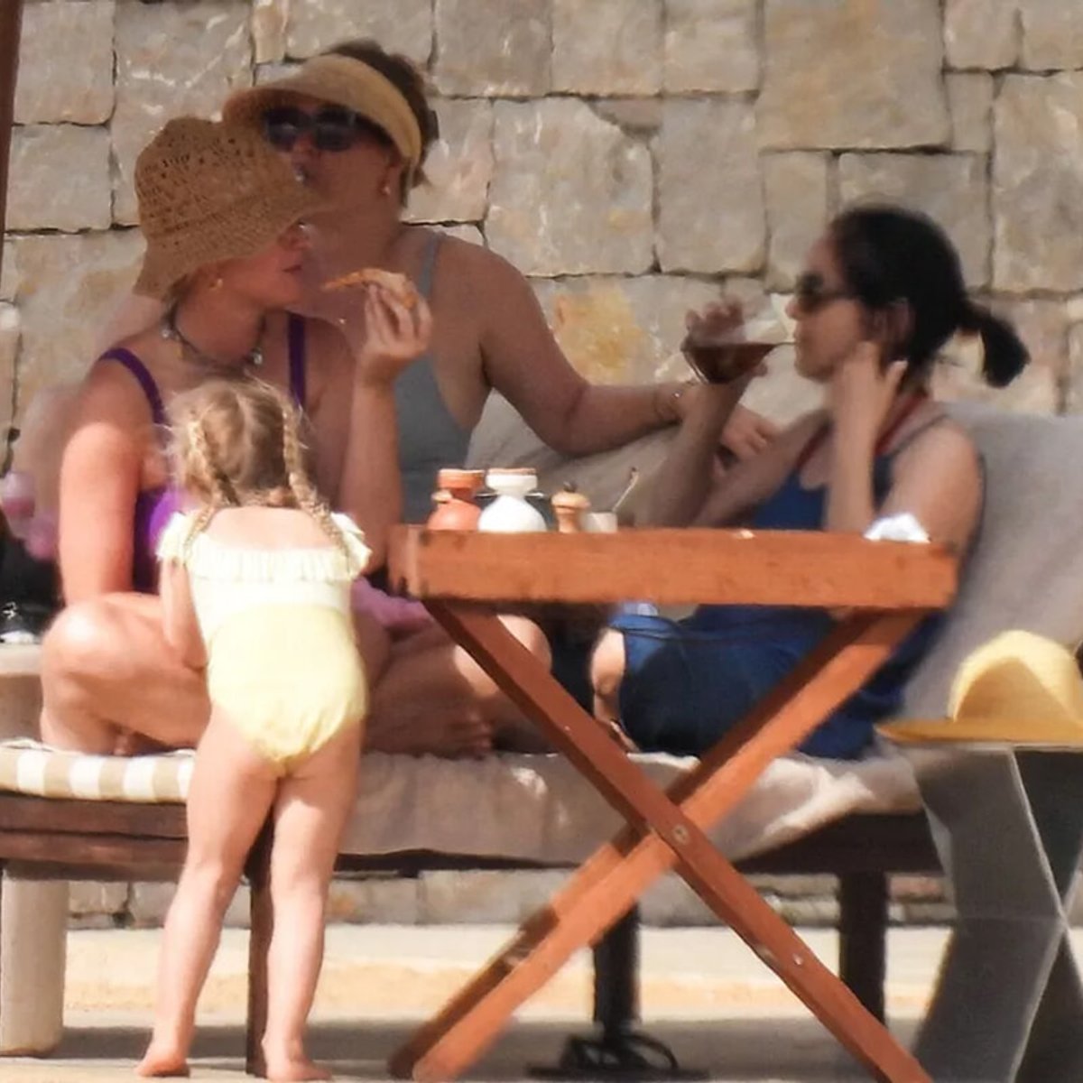 ケイティ・ペリーの娘、デイジー・ダヴが公の場に初登場！