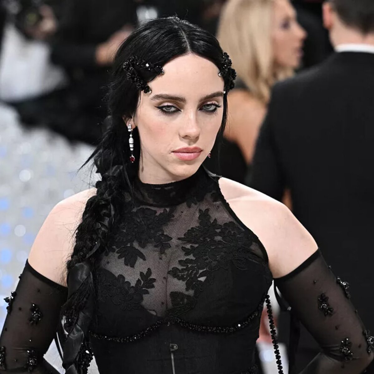 ビリー・アイリッシュ、女性だけが性的な対象として見られることに憤慨する。