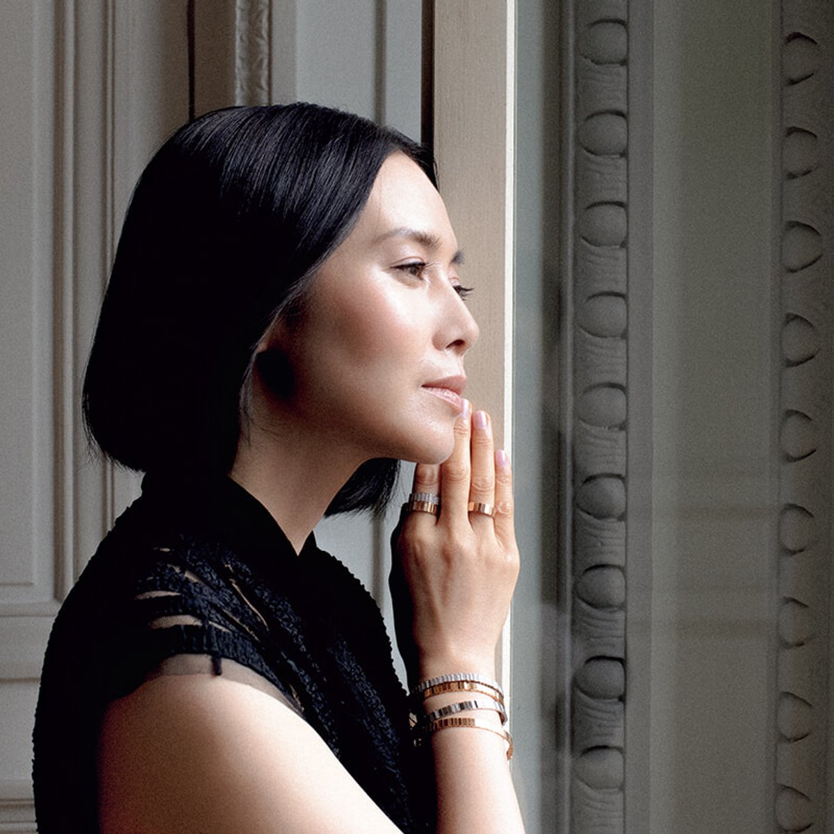 中谷美紀が纏うディオール、愛の煌めき。