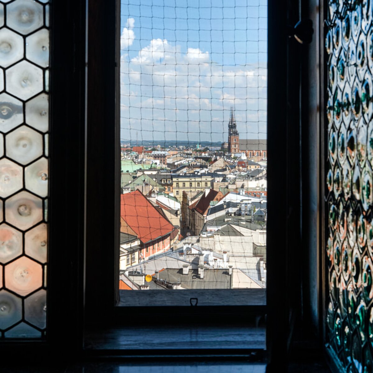 悲しい記憶と歴史を持つ国、ポーランドを歩く。