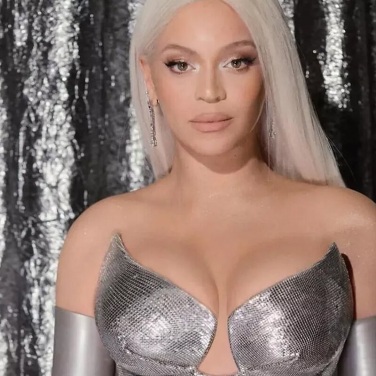 ビヨンセが「肌を漂白した」？ プレミア上映会での姿に非難殺到。