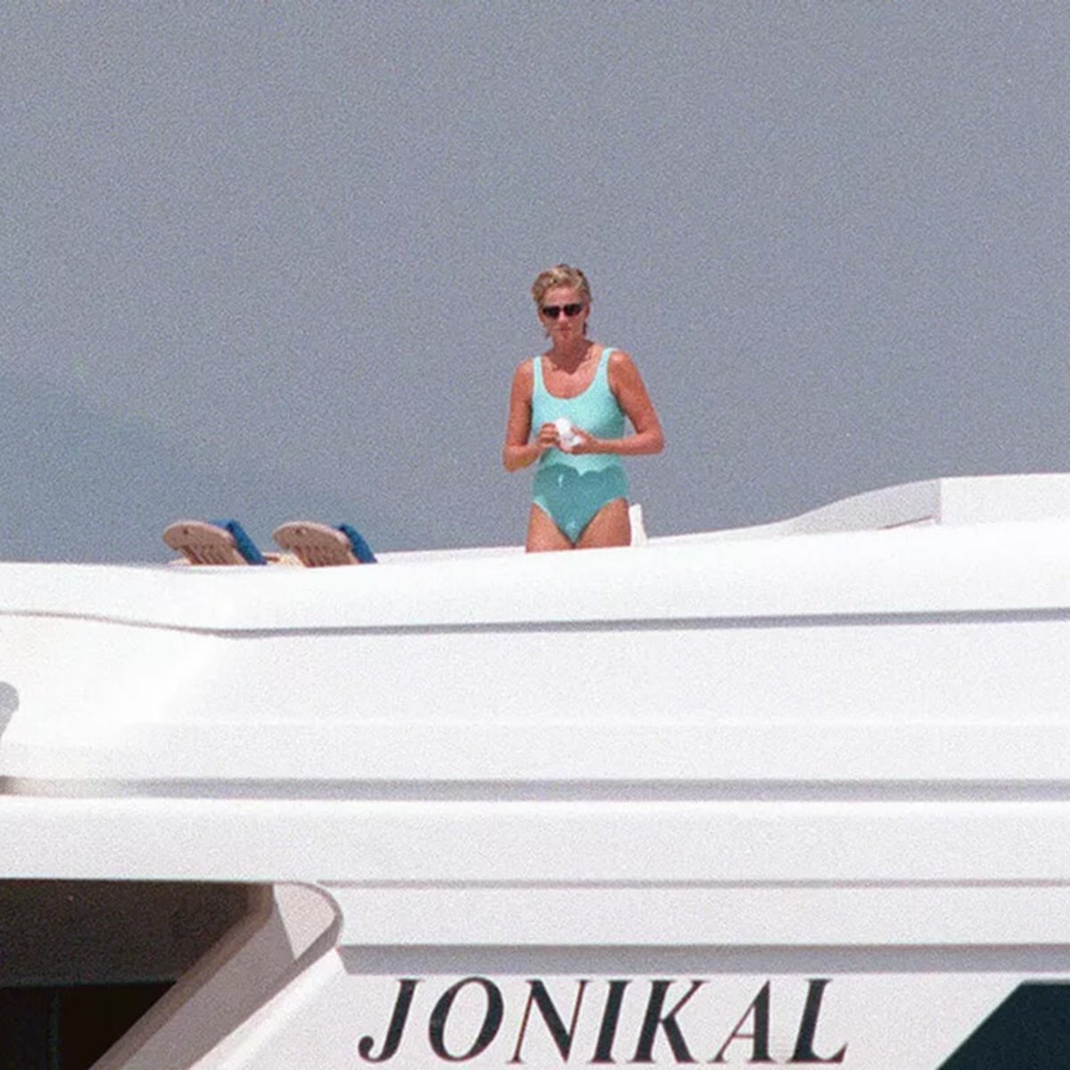 ダイアナ妃が最後に身につけた水着、ドラマのためにブランドが完全再現！