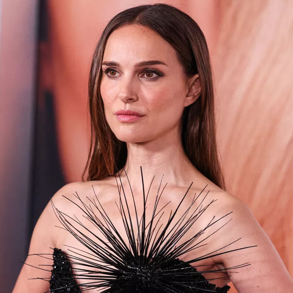 231208-natalie-portman-1x1-2.jpg