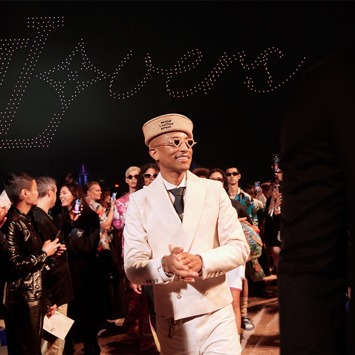 231209-LouisVuitton-HK-1x1-2.jpg