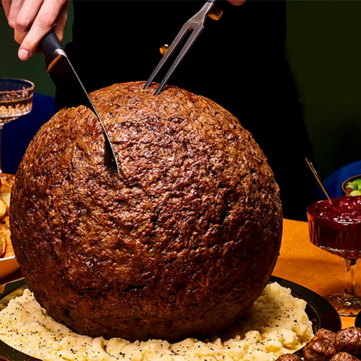 クリスマスに巨大4.5キロのミートボールをプレゼント？！英国イケアのキャンペーンが話題に。