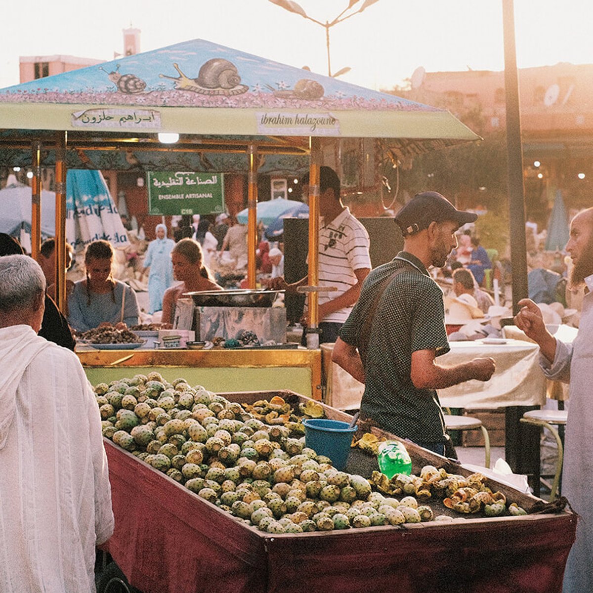 モロッコの田舎の村で出合った食卓。