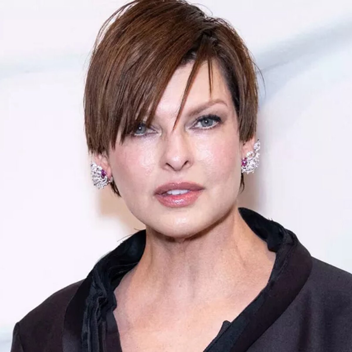 リンダ・エヴァンジェリスタ、整形手術の失敗を語る。