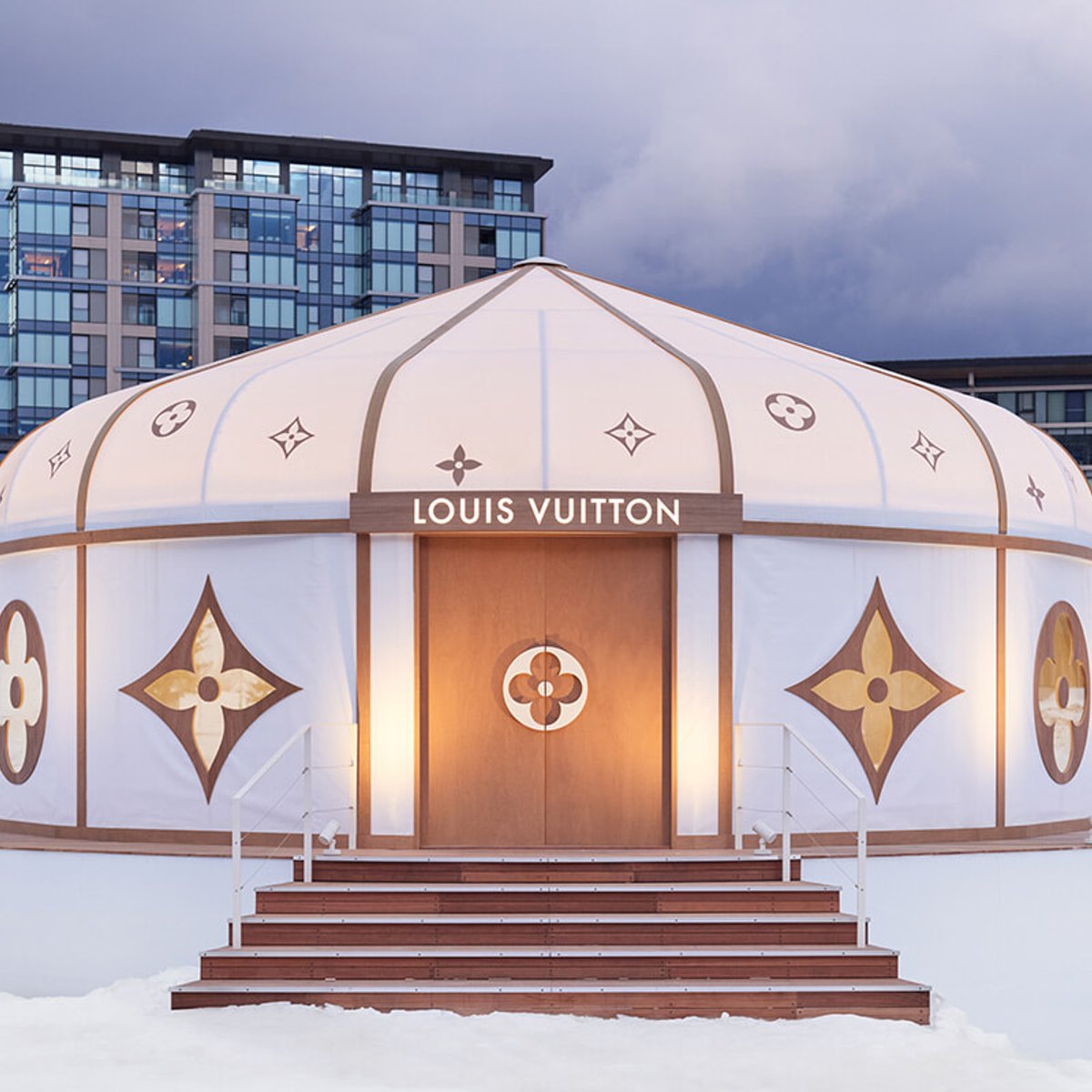 この冬、ニセコのスキー場にルイ・ヴィトンが出現？