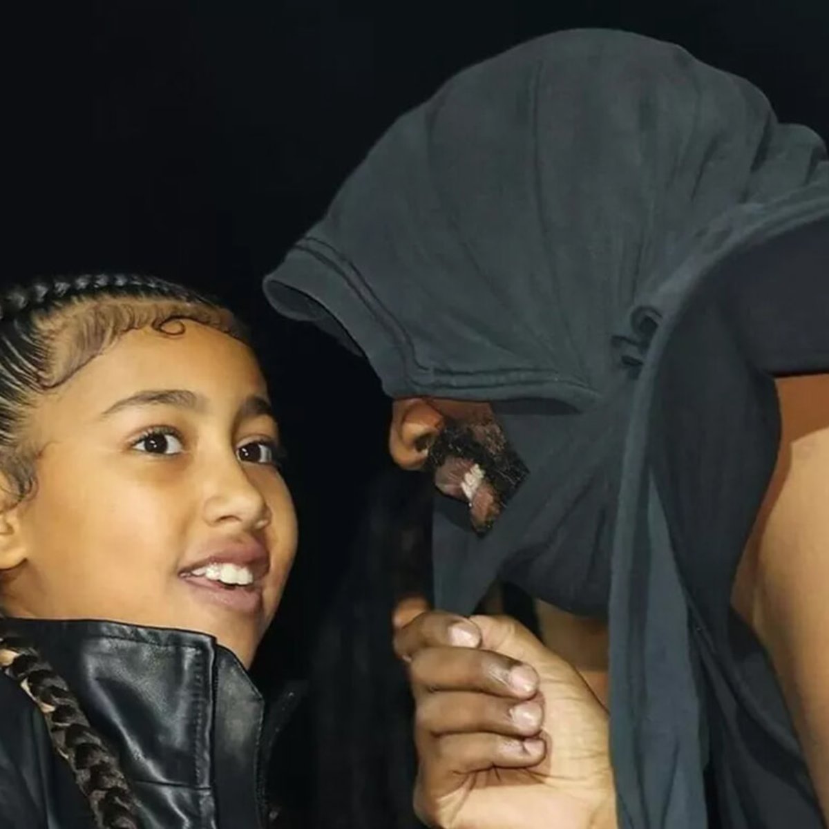 カニエとキム・カーダシアンの10歳の娘ノース・ウェスト、父のステージでラッパーデビュー。