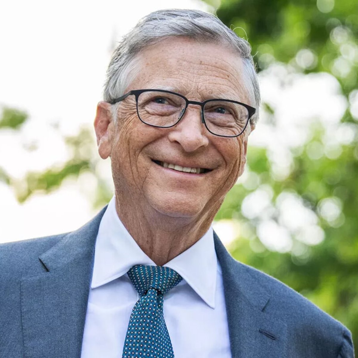 ビル・ゲイツ、新しい恋人とダンスする動画が話題に！