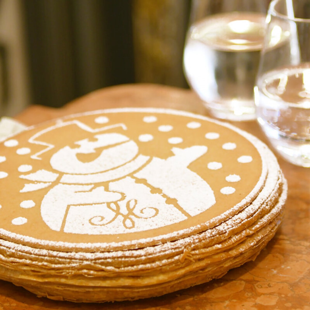 老舗メールトのガレット、雪だるまが可愛くて食べられない！