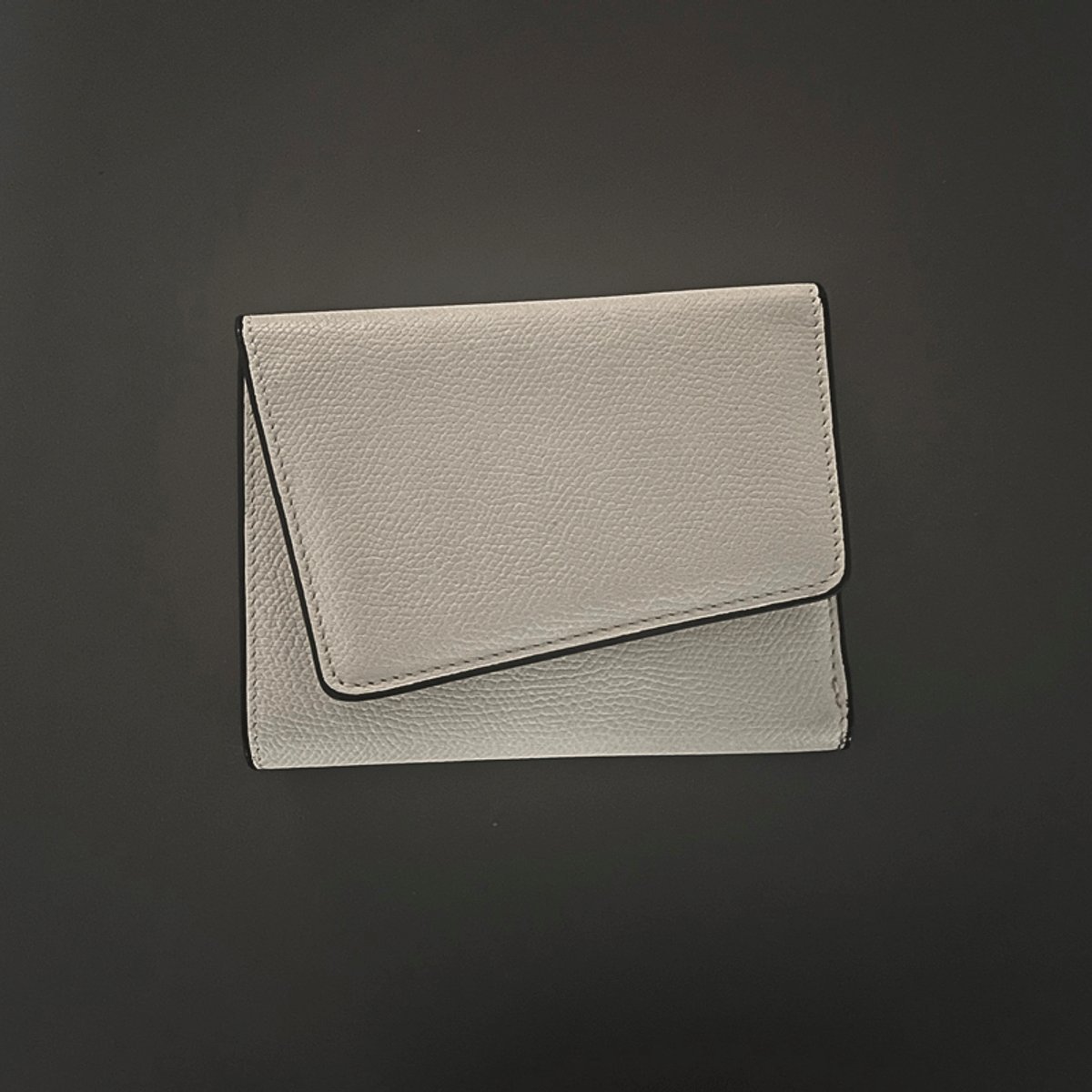 一粒万倍日×天恩日×天赦日が重なる、2024年1月1日に備えて新調したヴァレクストラの財布。