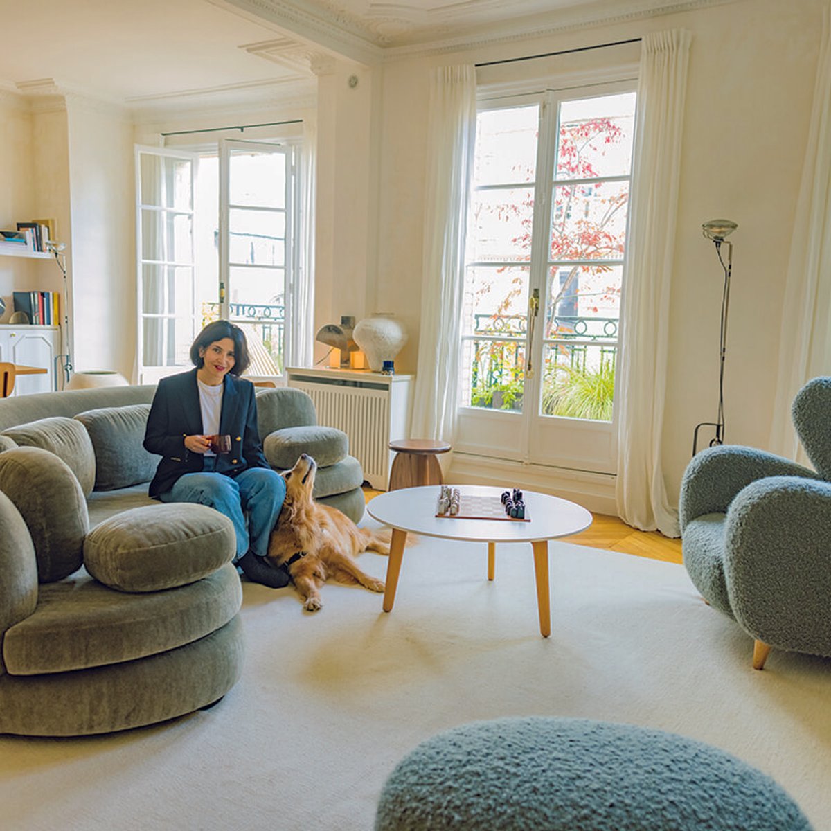 アーレムデザイナー、緑やオブジェが飾られた最上階のアパルトマン。