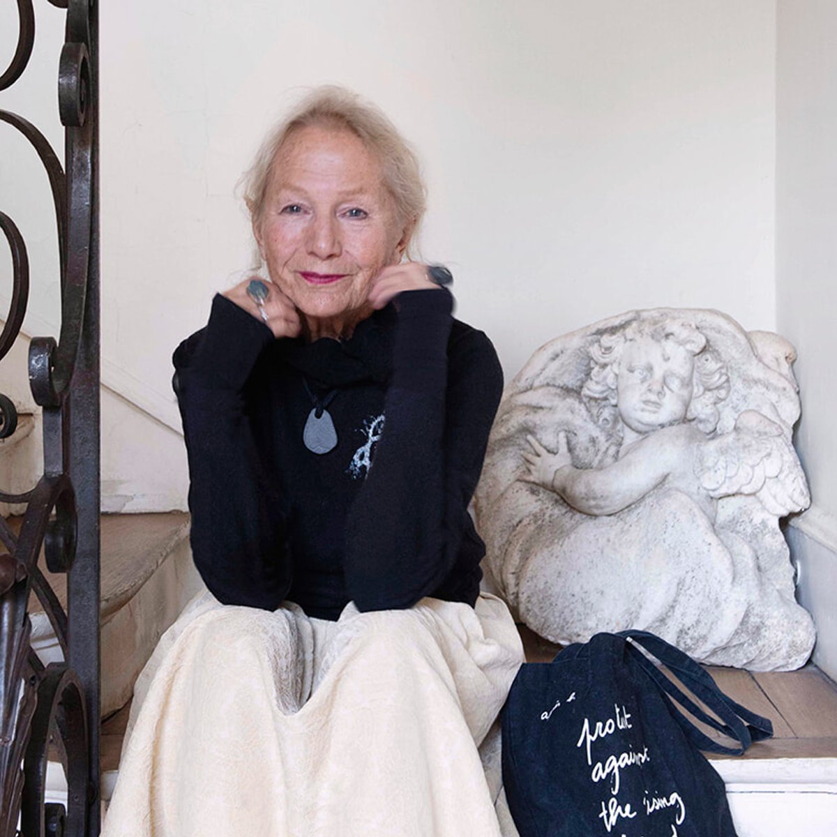 アニエス、家族の思い出に囲まれた美しい17世紀の家。