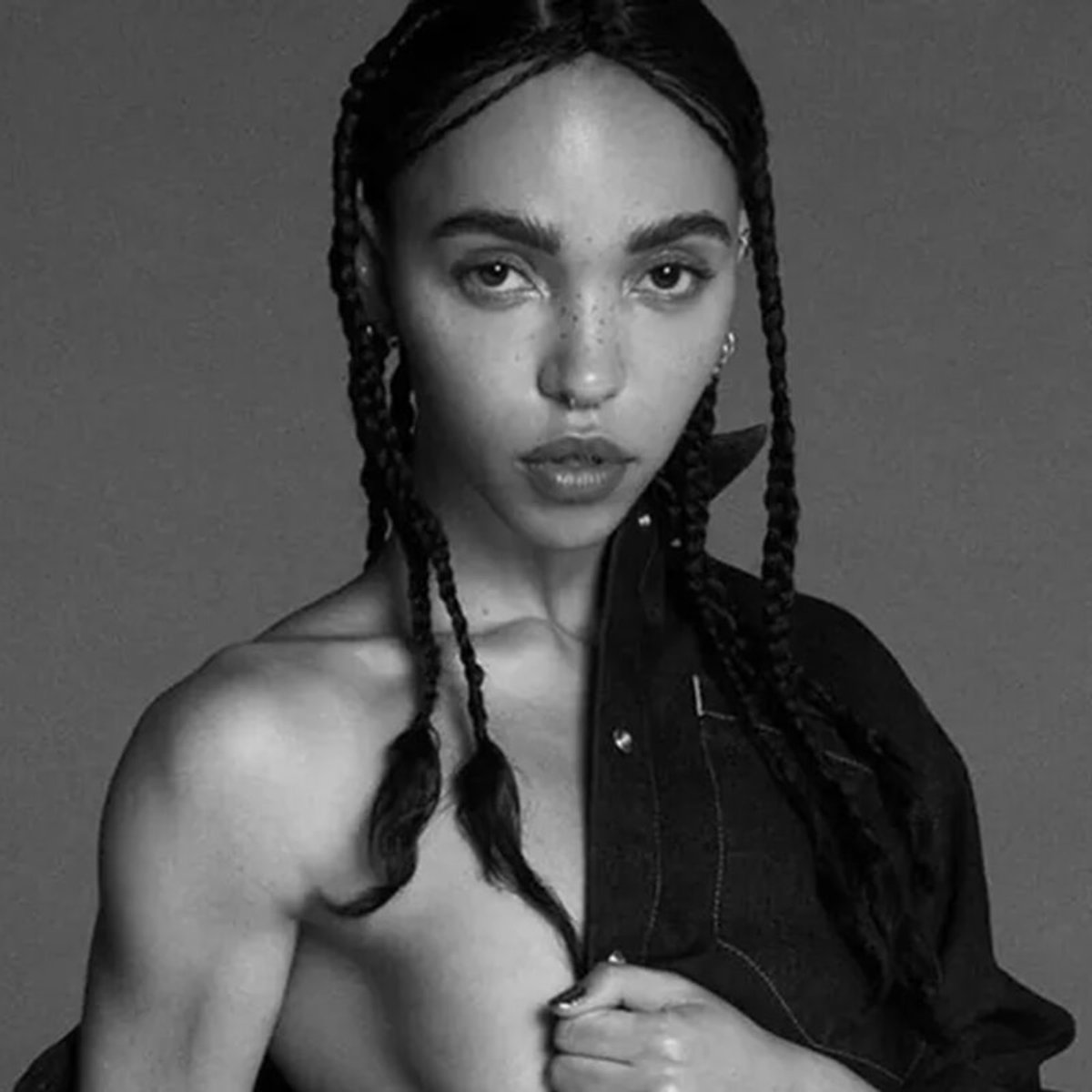 カルバン・クラインの半裸の広告、イギリス広告基準局から公開禁止にされる！？