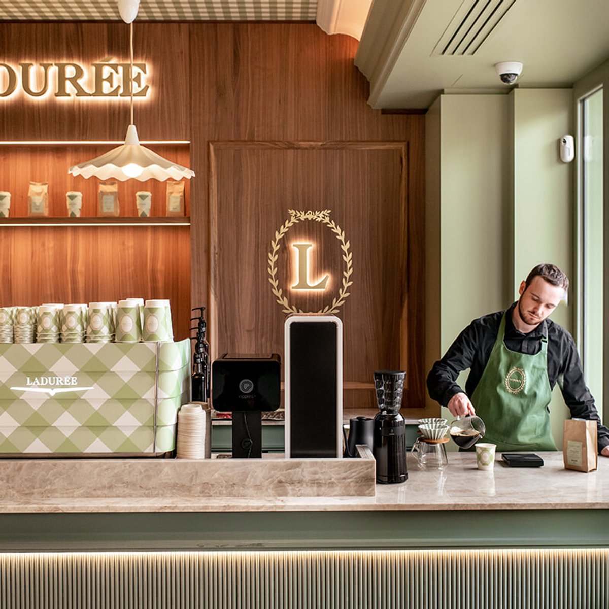 ラデュレのコーヒーショップが誕生！　パリのカフェ、最新レポ。