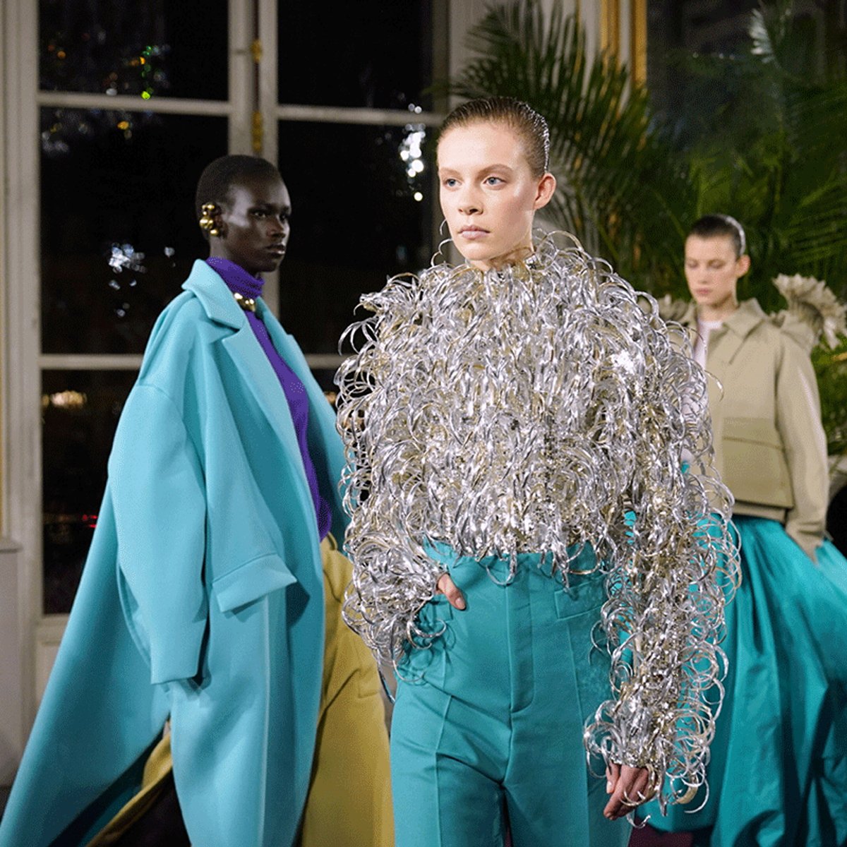 ヴァレンティノは、メゾンのサロンでクチュールにオマージュをささげて。