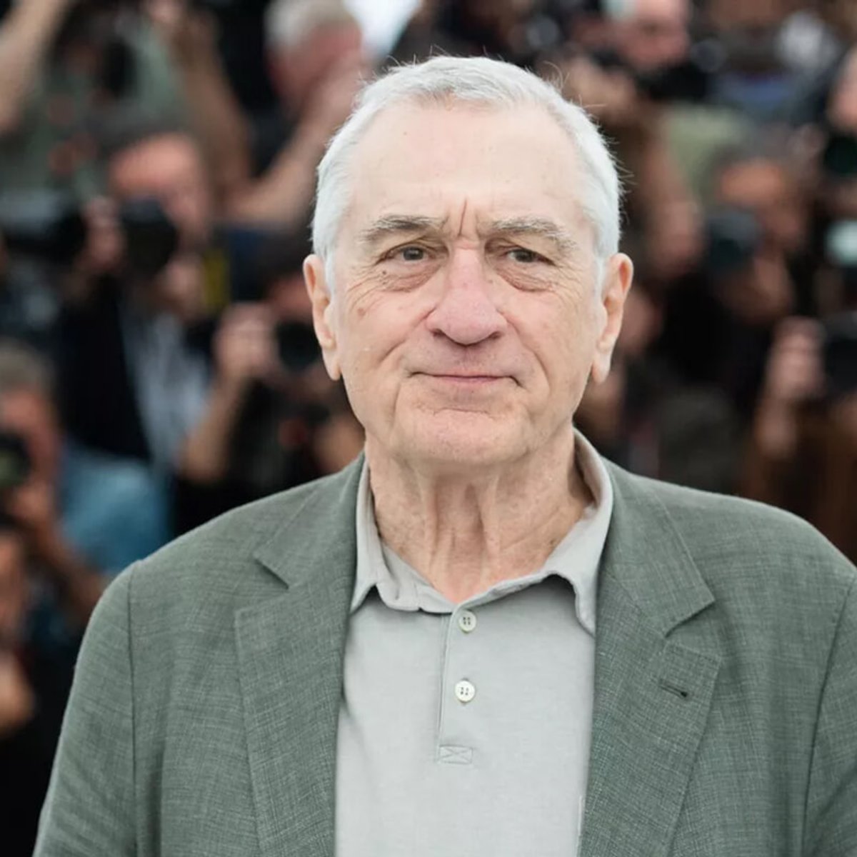 80歳のデ・ニーロ、生後9ヶ月の愛娘について涙ながらに語る。