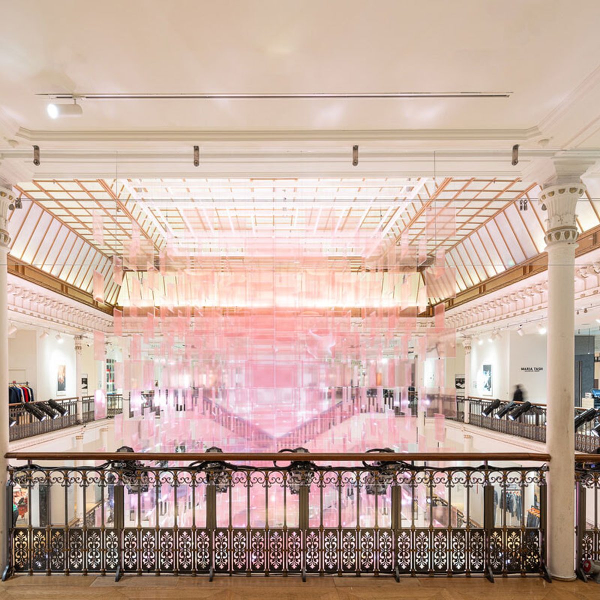 ボン・マルシェの現代アーティスト展、今年はダニエル・ビュラン。