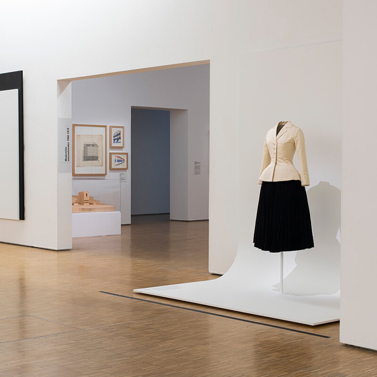 ポンピドゥー・センターで、モダンアートとモードの17の対話。