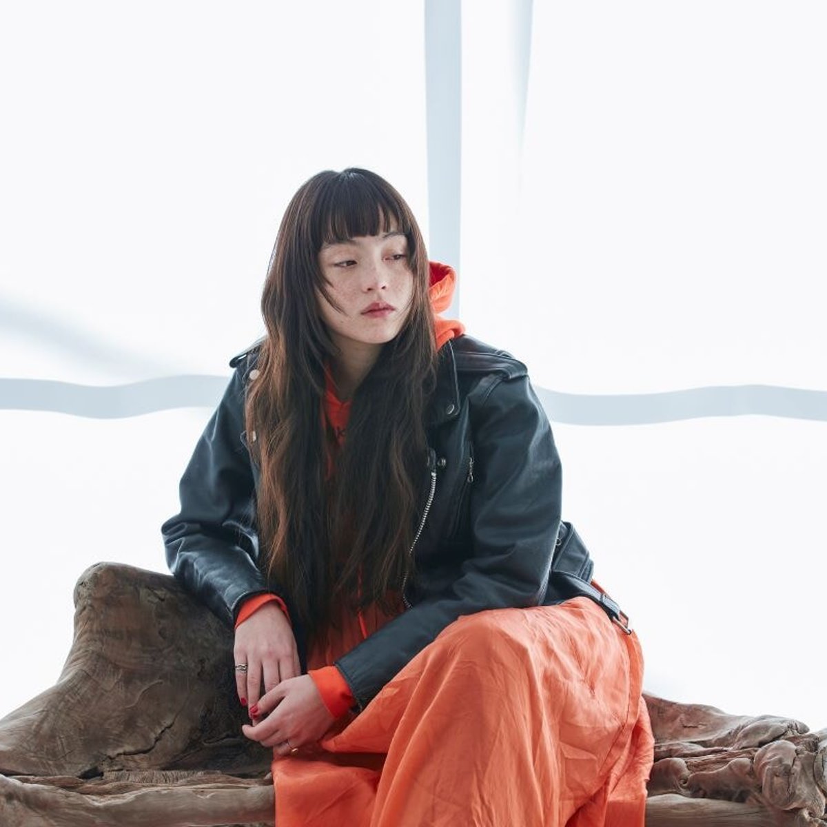 新しい自分になれる、モトーラ世理奈のレザージャケット