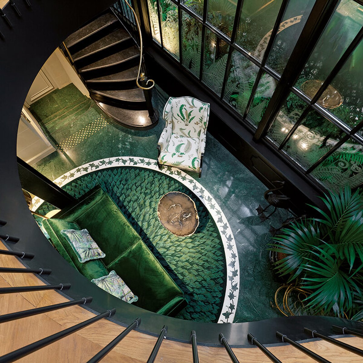 ブシュロンのパリ旗艦店にて、ジュエラーのブティックに宿泊するという特別な体験を。