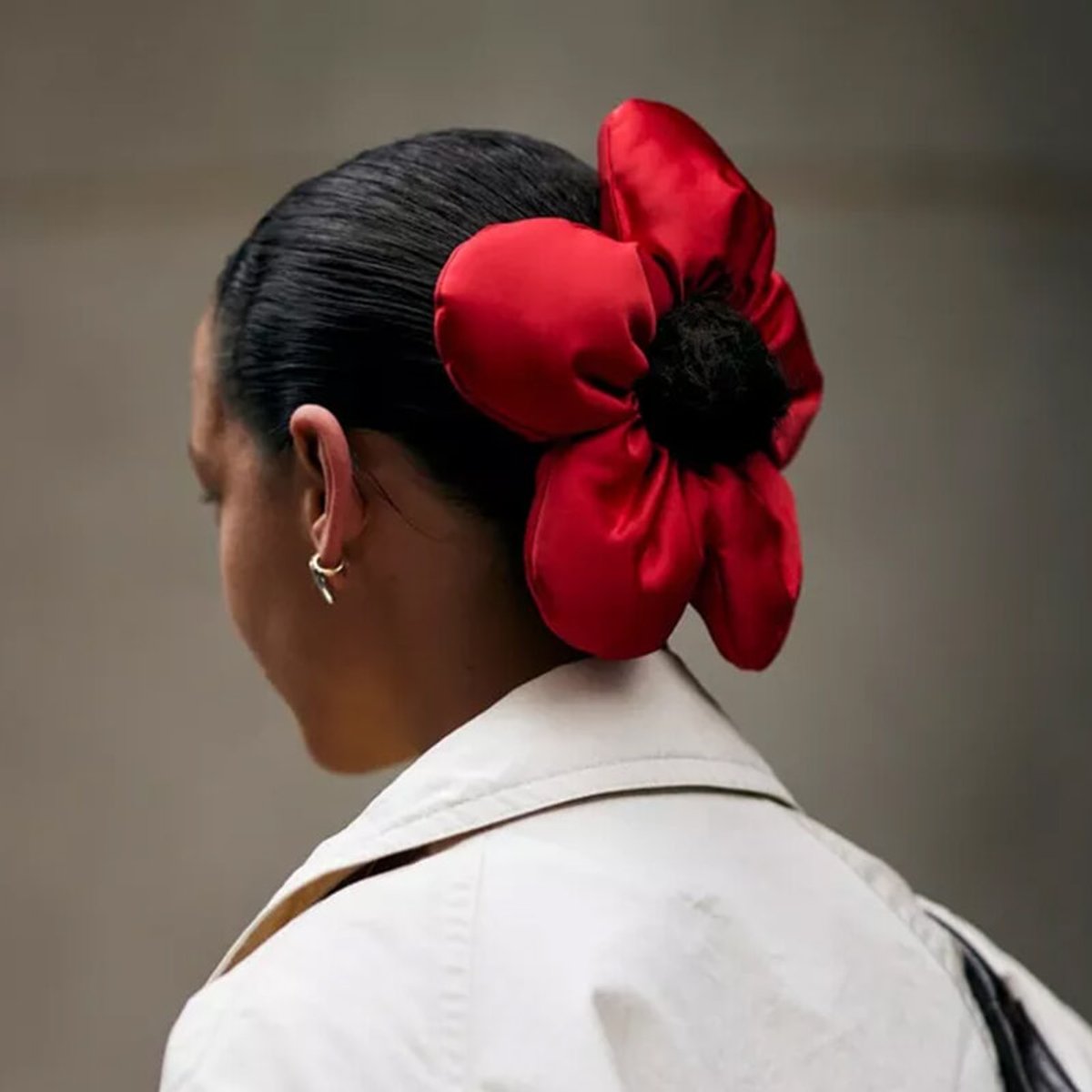 ニューヨーク・ファッションウィーク、「巨大なヘアアクセサリー」がトレンド？