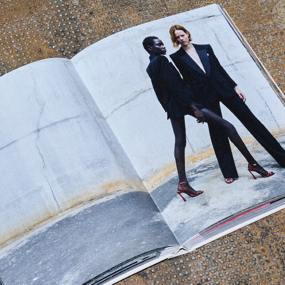 サンローランからユルゲン・テラーとの作品をまとめた限定本が発売。