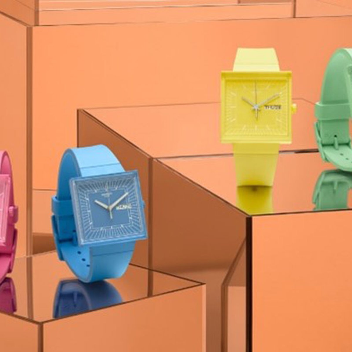 スウォッチから、トレンドのスクエアタイプの時計が登場。