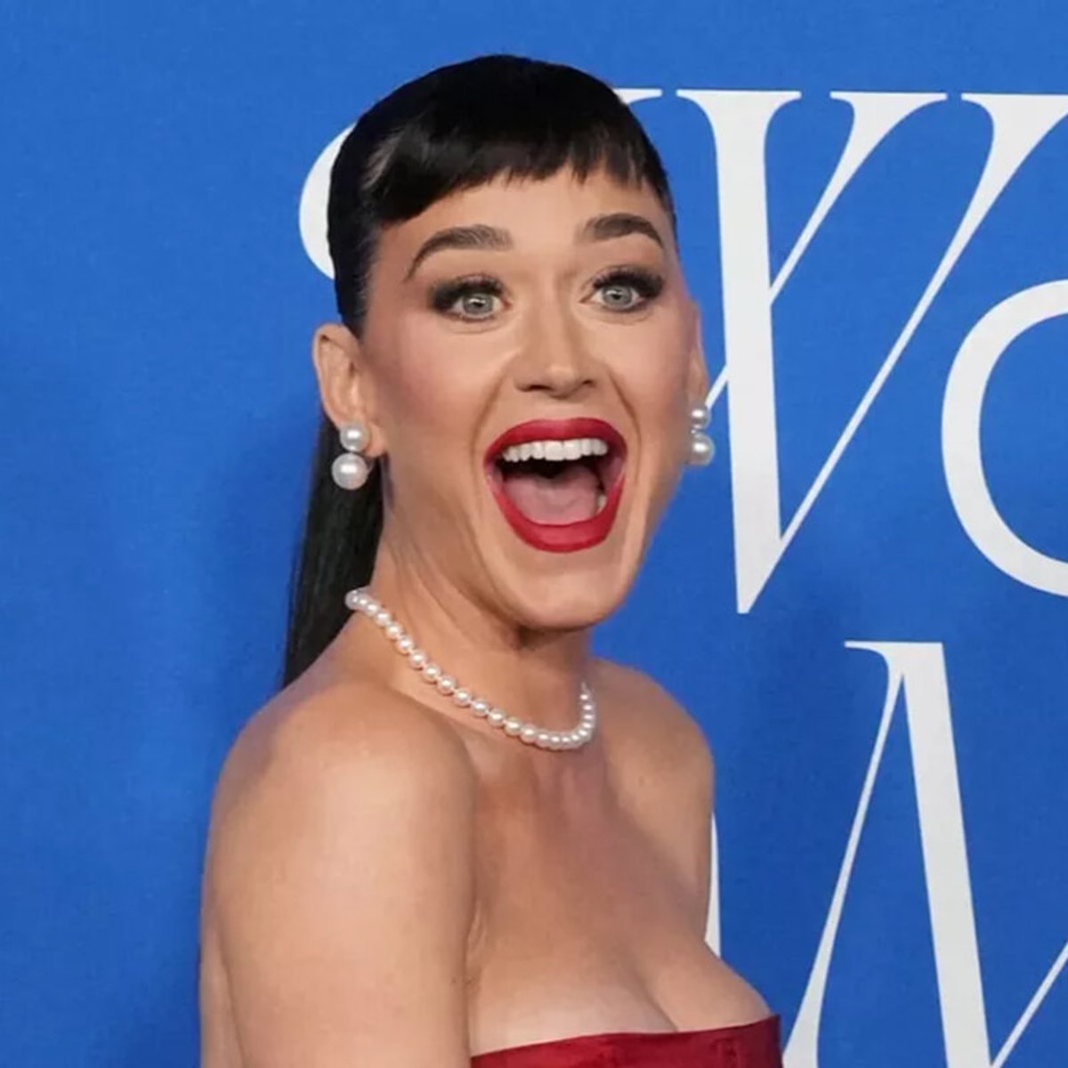 ケイティ・ペリー、セクシーなドレスが話題に！