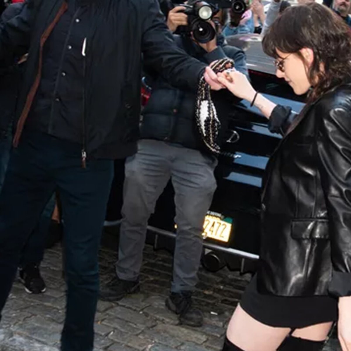 クリステン・スチュワート、ボトムレスファッションを牽引！