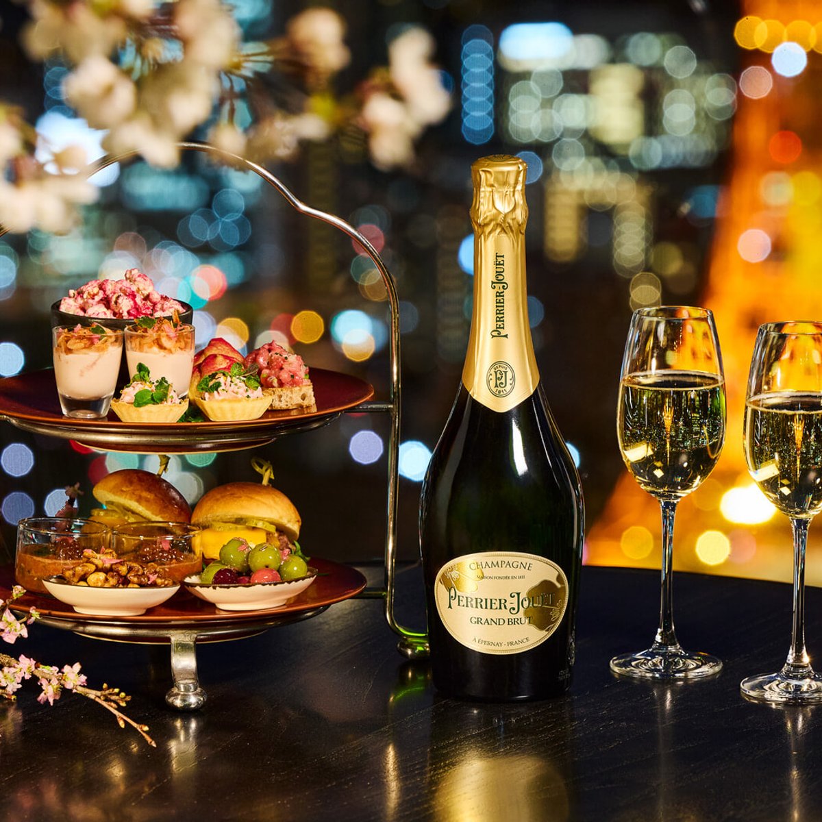ペリエ ジュエのシャンパーニュとともに、アンダーズ 東京のテラスから夜桜を楽しもう！