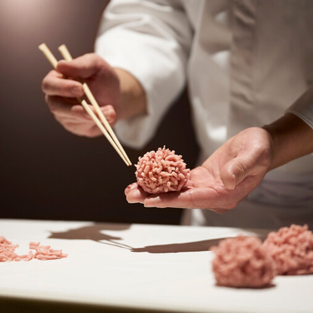 リニューアルしたトラヤ ギンザで、できたて和菓子を楽しむ。