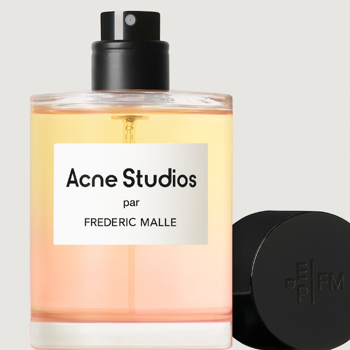 ふんわりクリーンなアクネ ストゥディオズの初の香水。